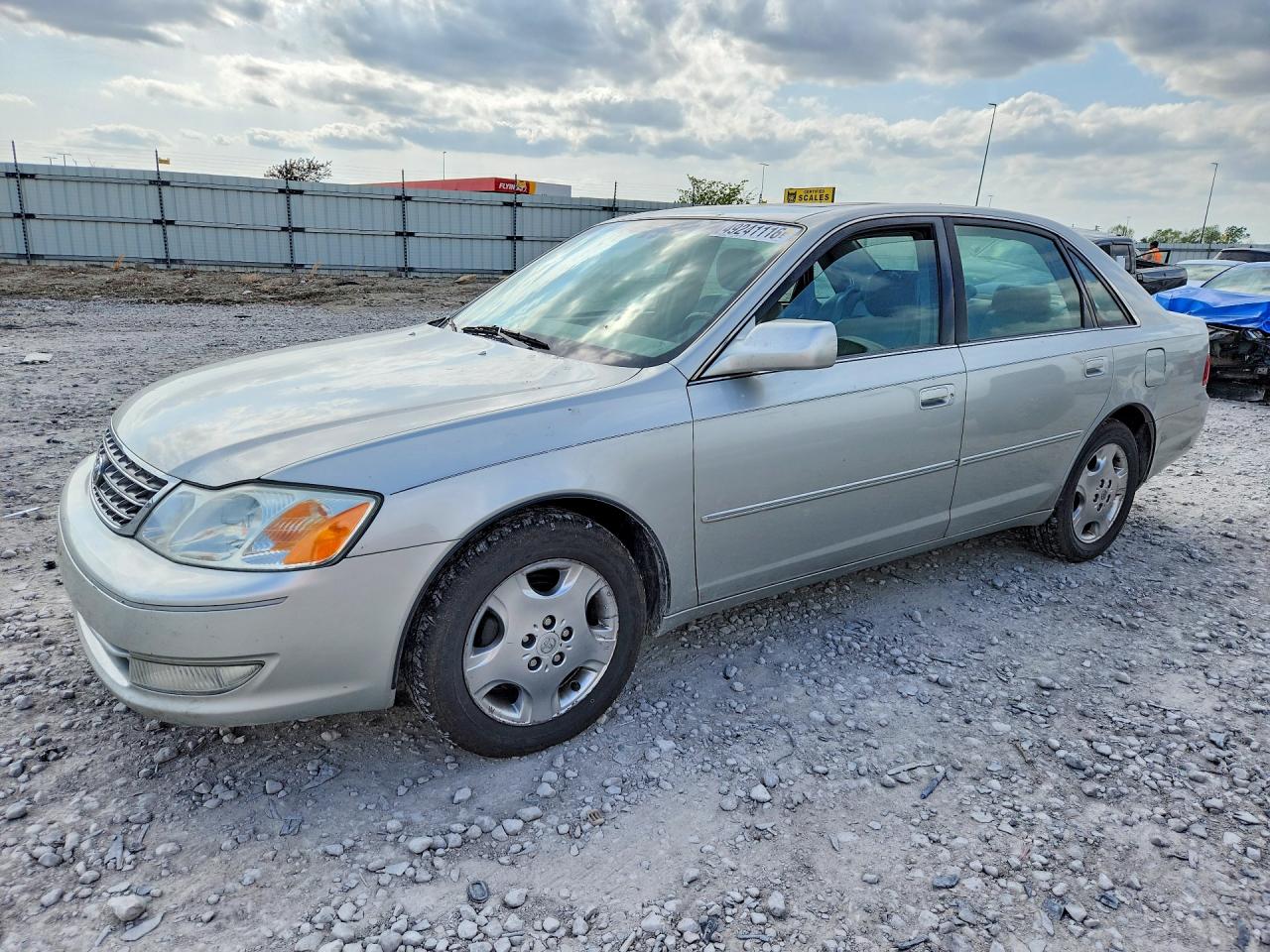 Salvage Toyota Avalon Image
