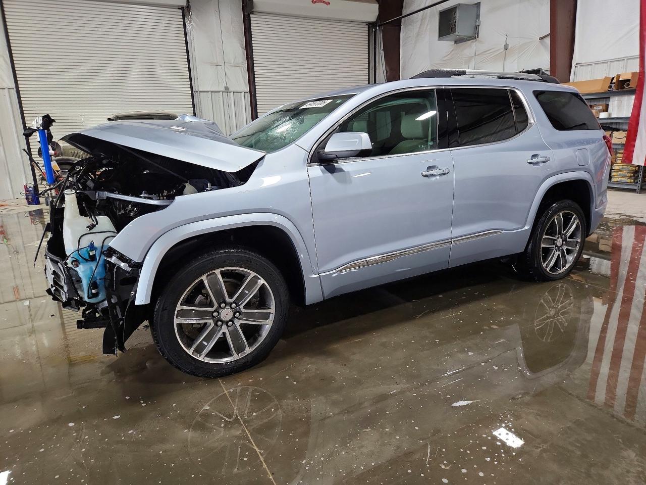 Salvage GMC Acadia Image