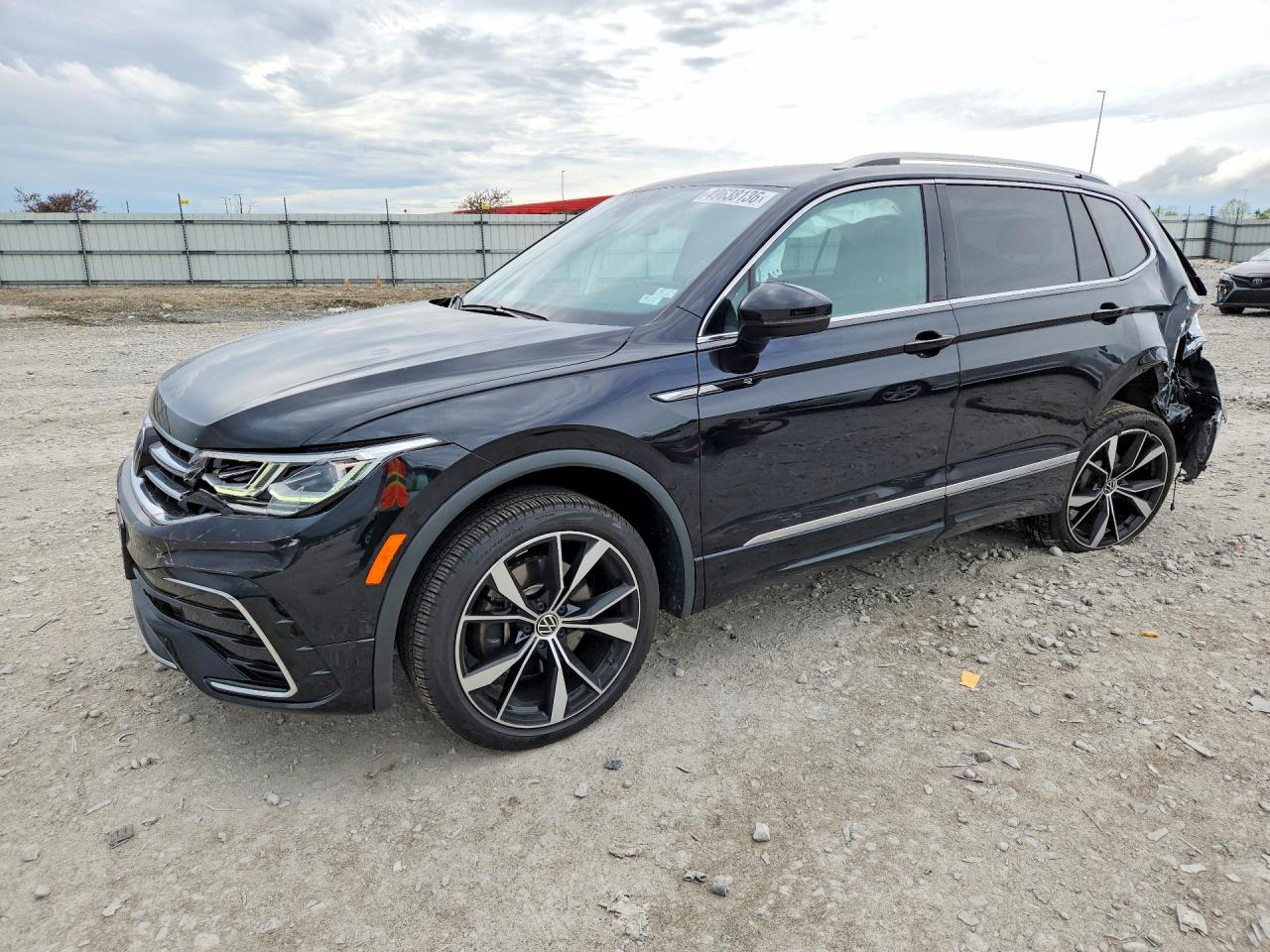 Salvage Volkswagen Tiguan Image