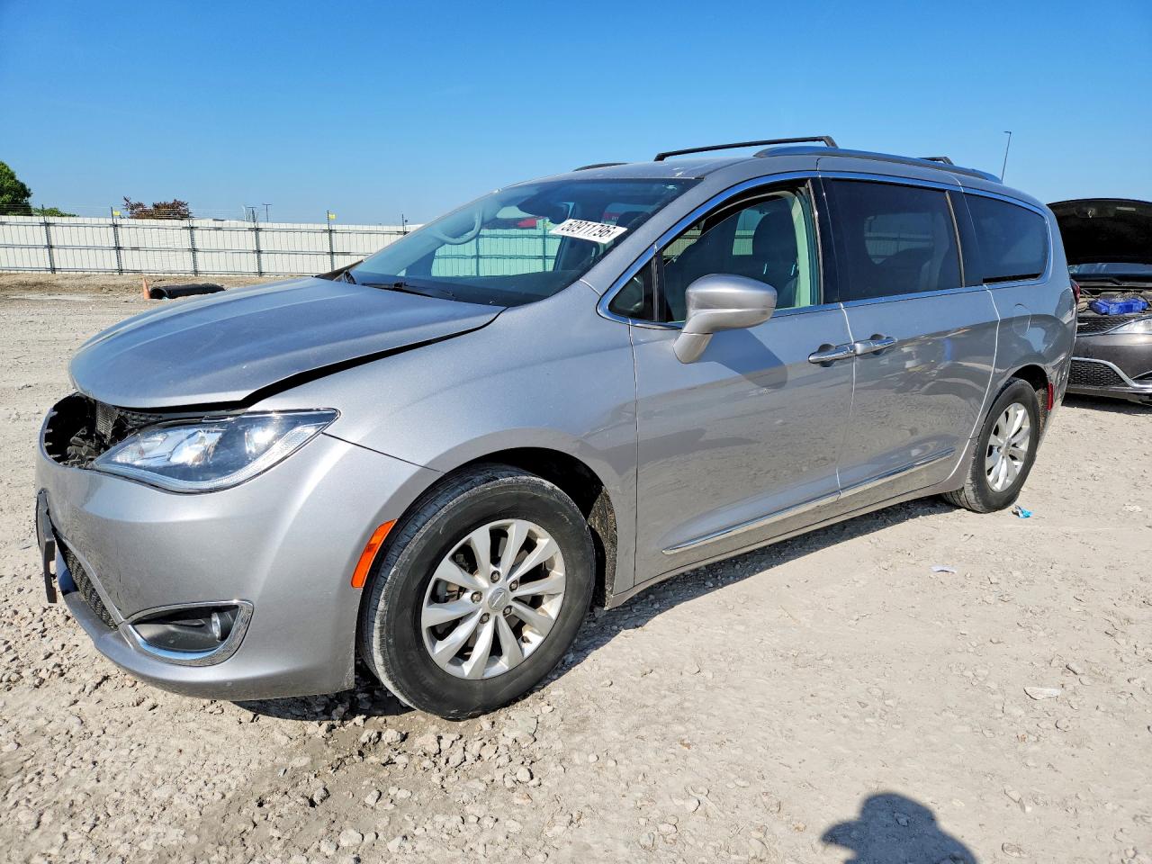 Salvage Chrysler Pacifica Image