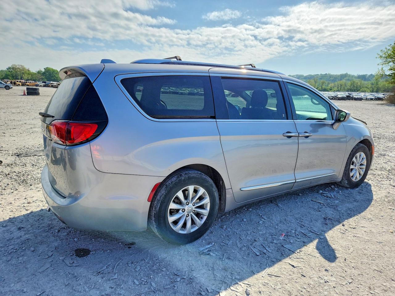 Chrysler Pacifica Touring L