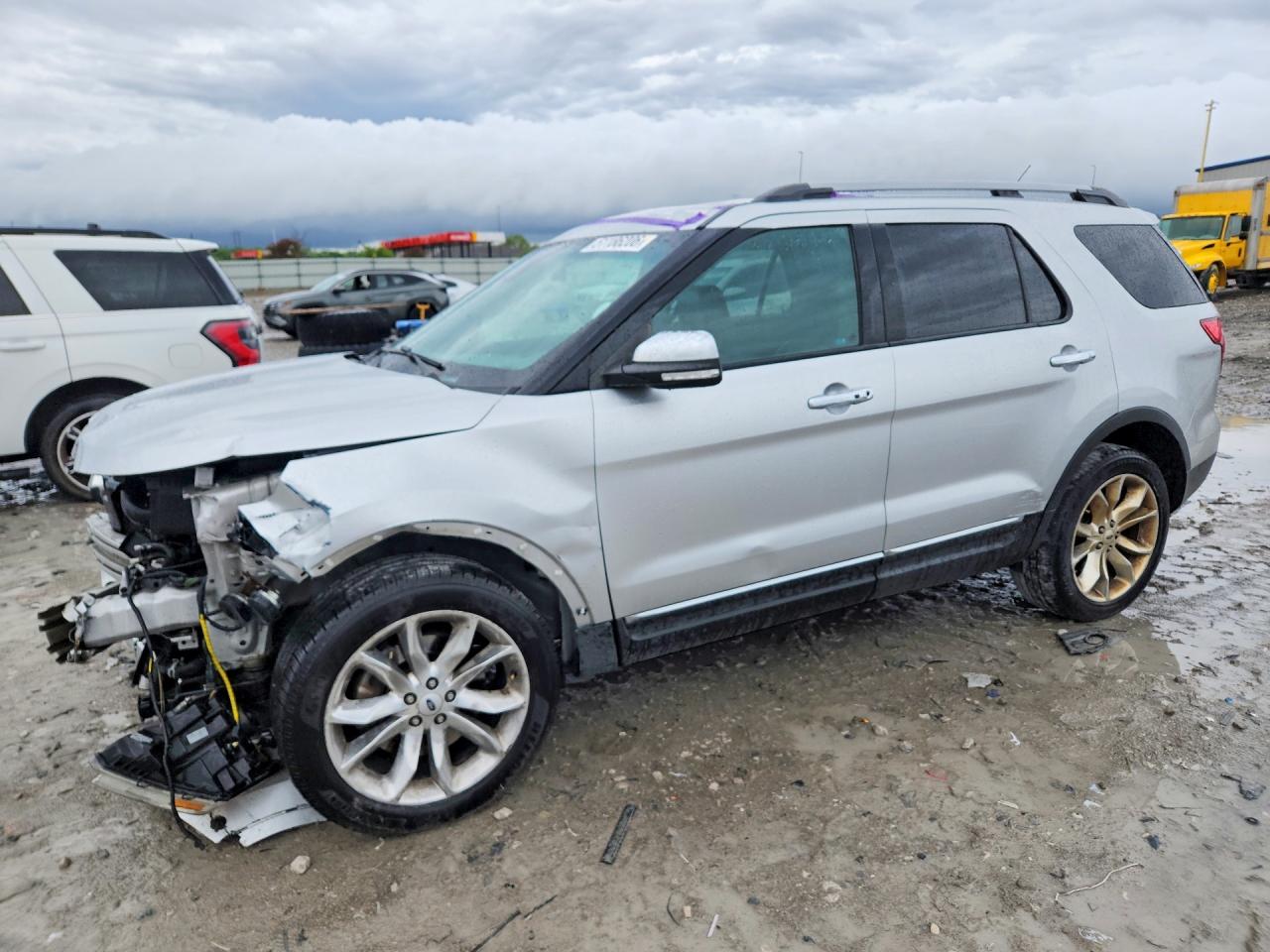 Salvage Ford Explorer Image