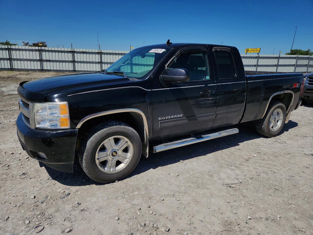Salvage Chevrolet Silverado Image