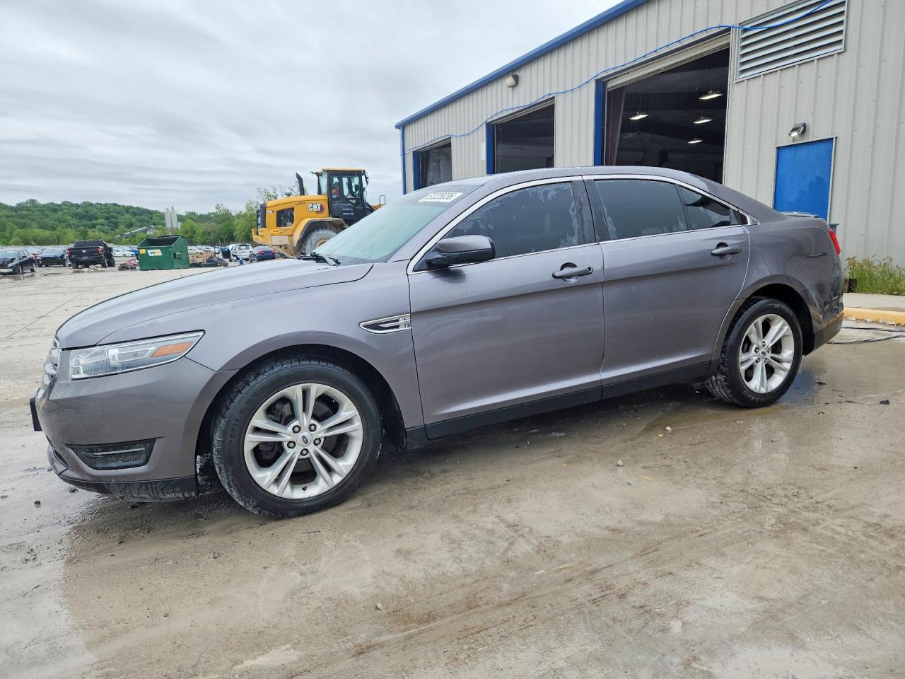 Salvage Ford Taurus Image