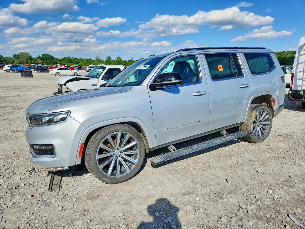Salvage Jeep Grand Wagoneer Image