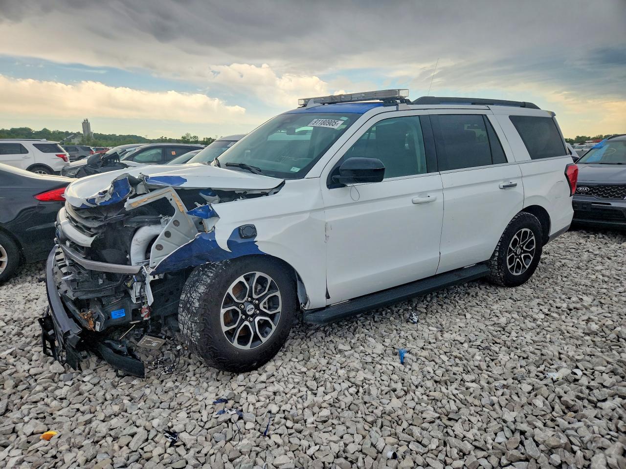 Salvage Ford Expedition Image