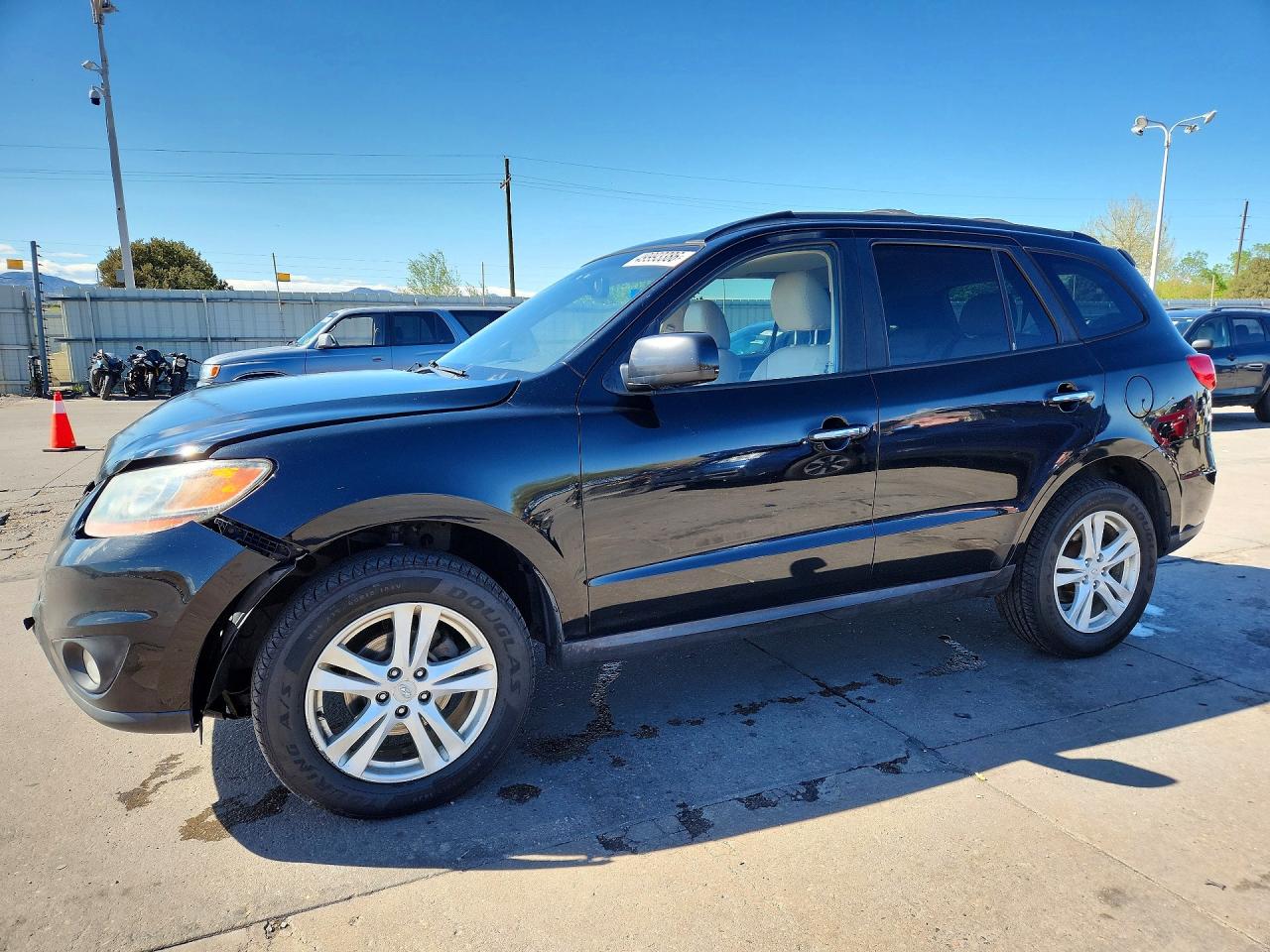 Salvage Hyundai SANTA FE Image