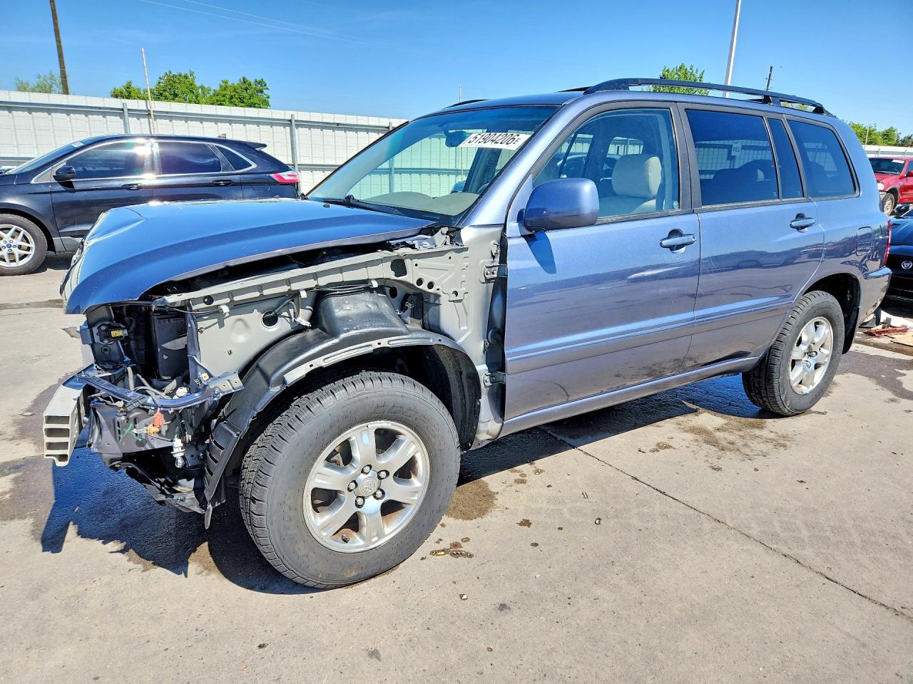 Salvage Toyota Highlander Image