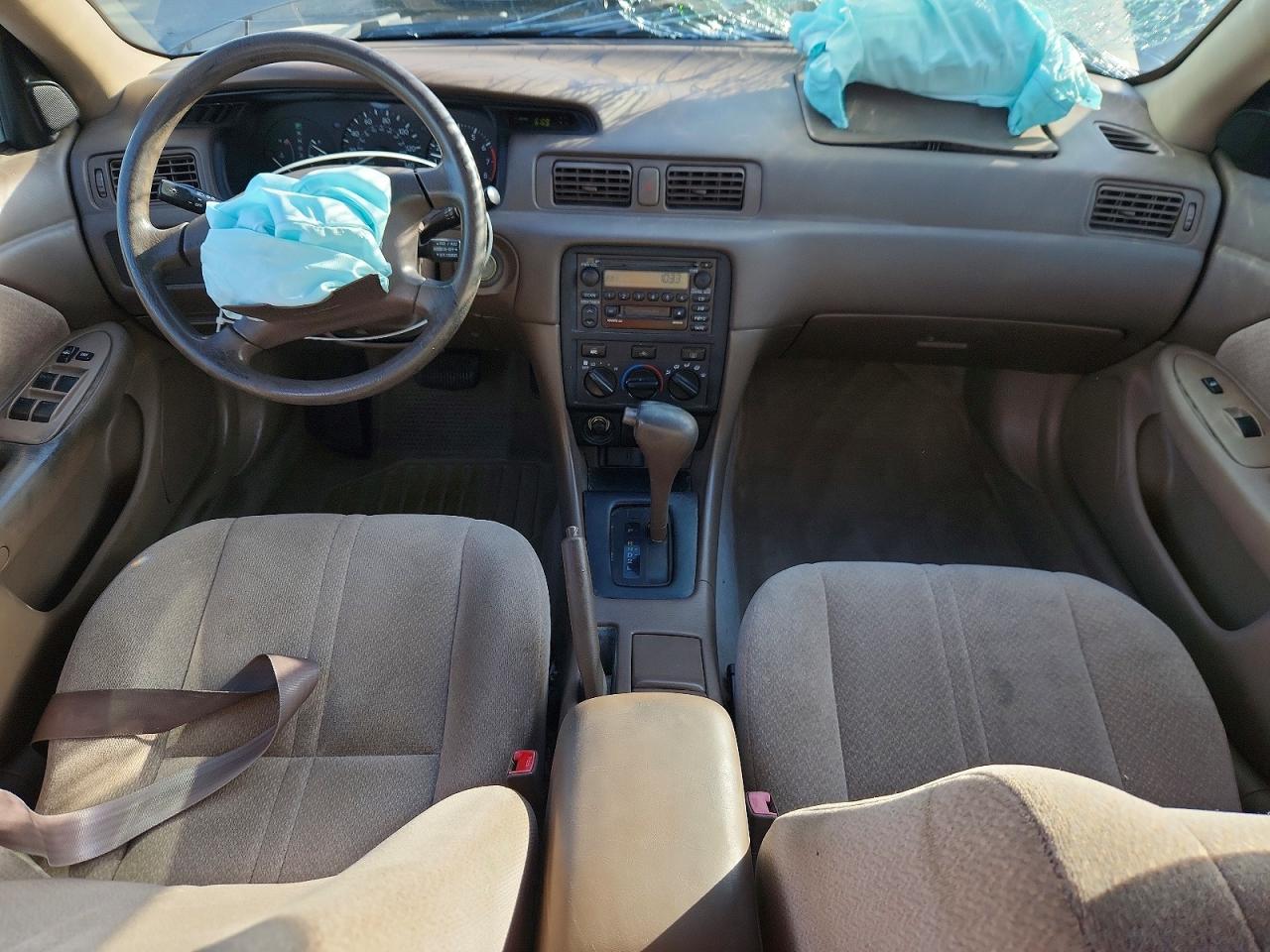 Toyota Camry Le V6