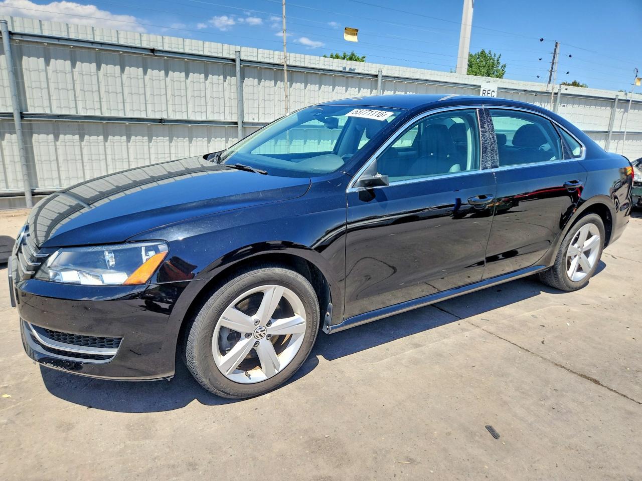 Salvage Volkswagen Passat Image