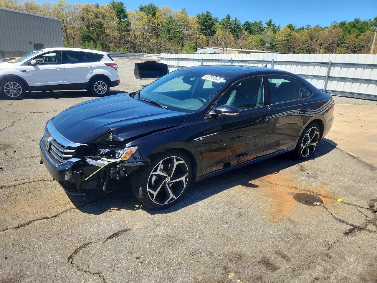 Salvage Volkswagen Passat Image