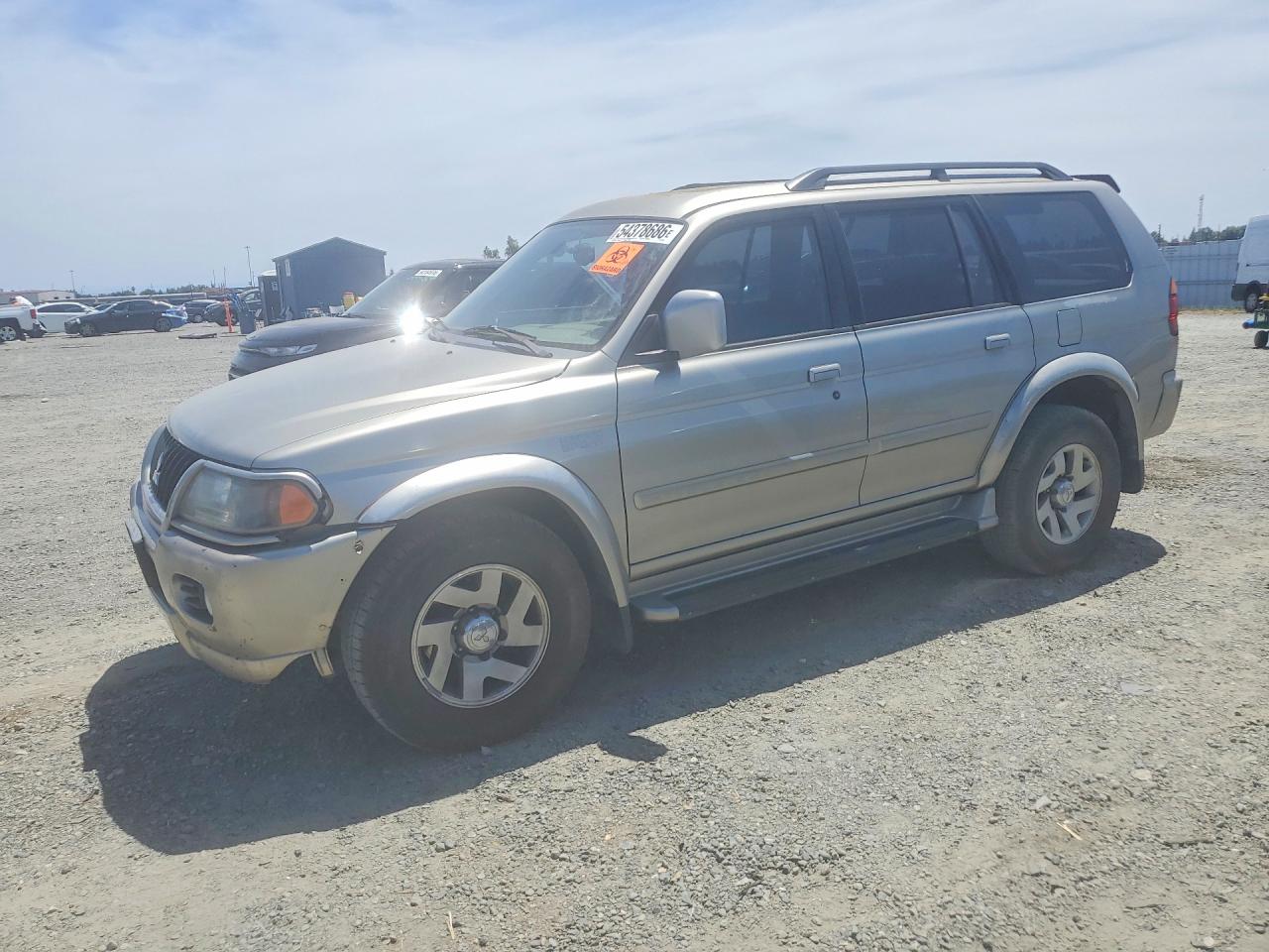 Salvage Mitsubishi Montero Image