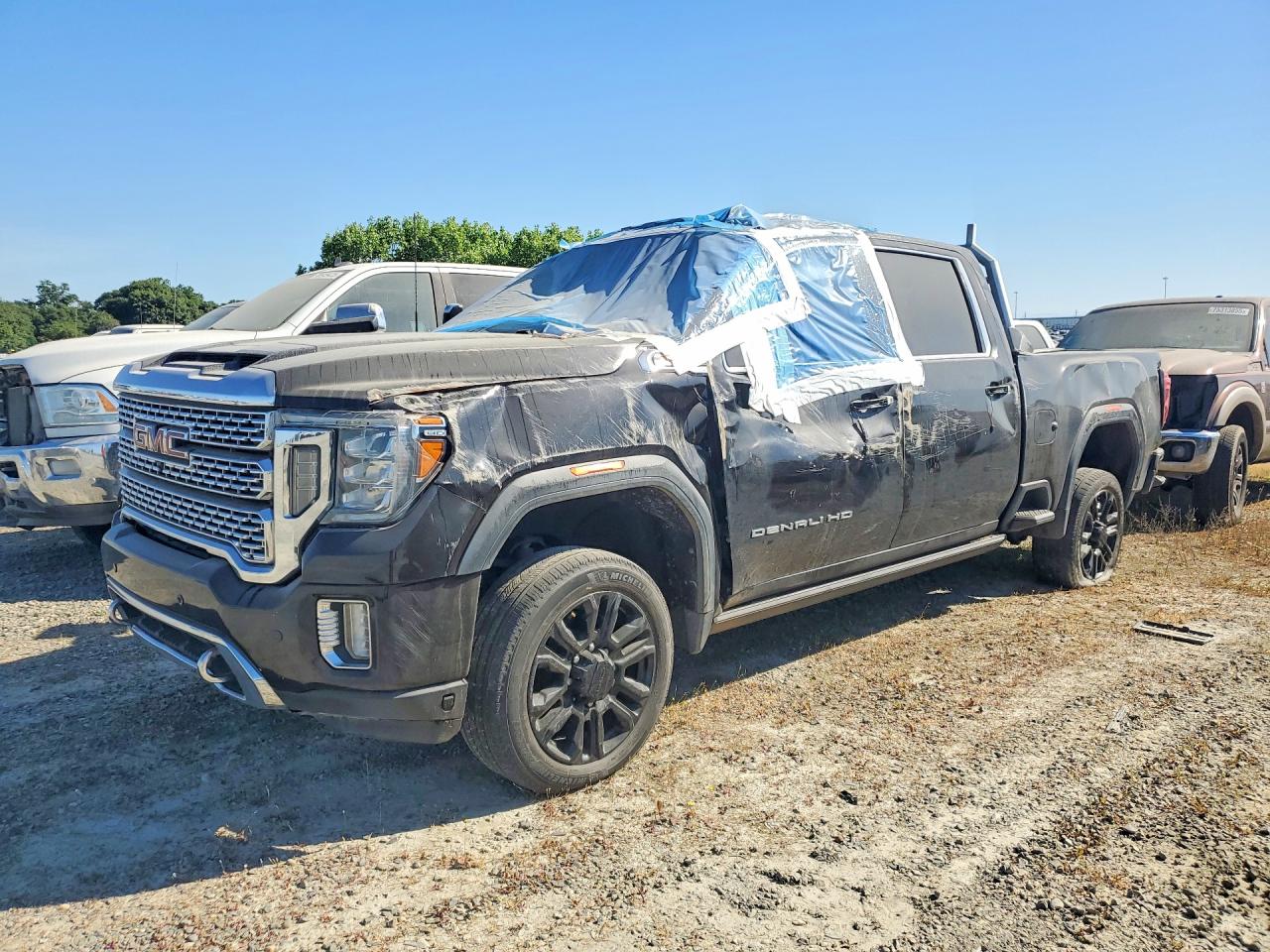Salvage GMC Sierra Image