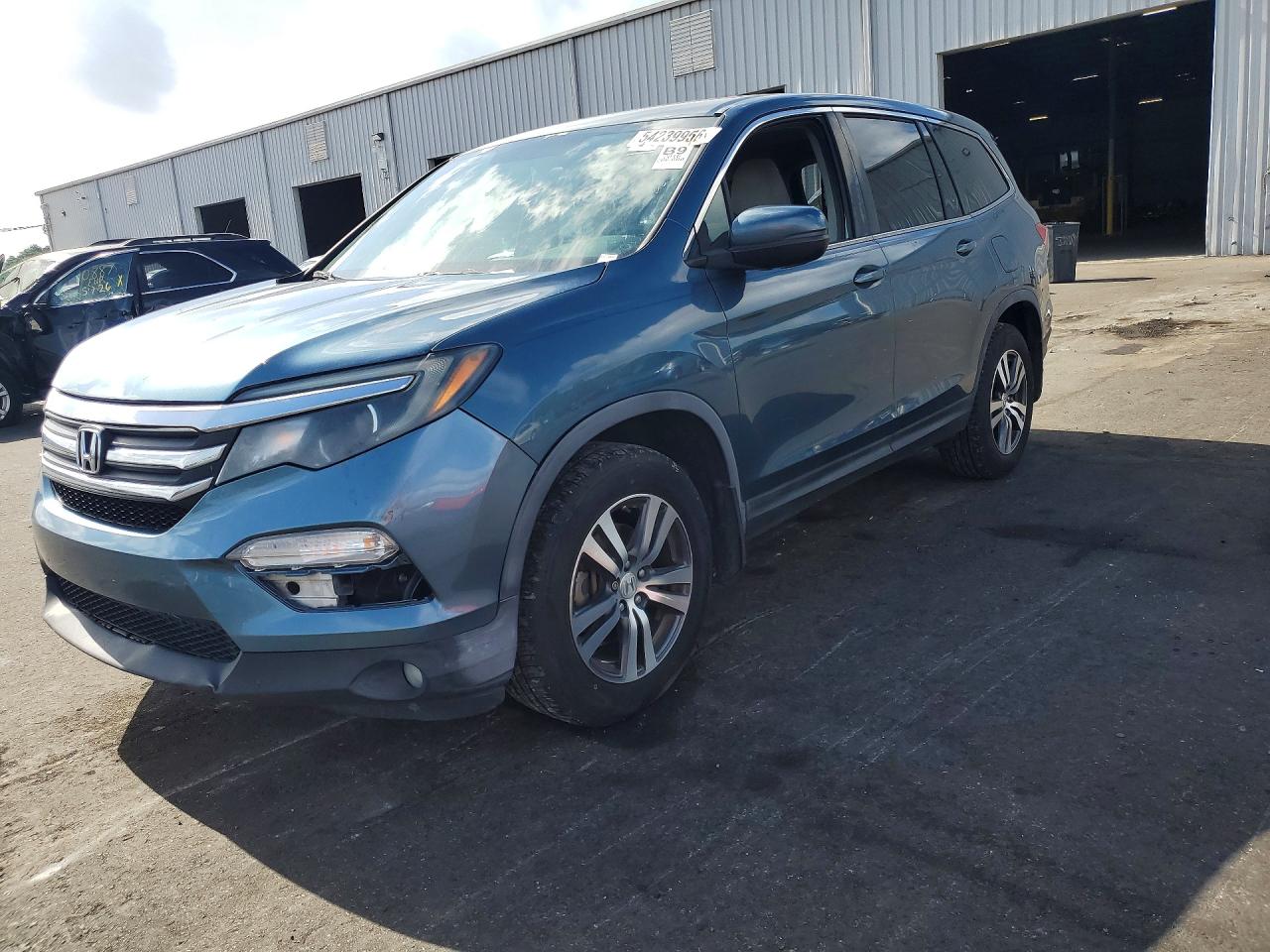 Salvage Honda Pilot Image
