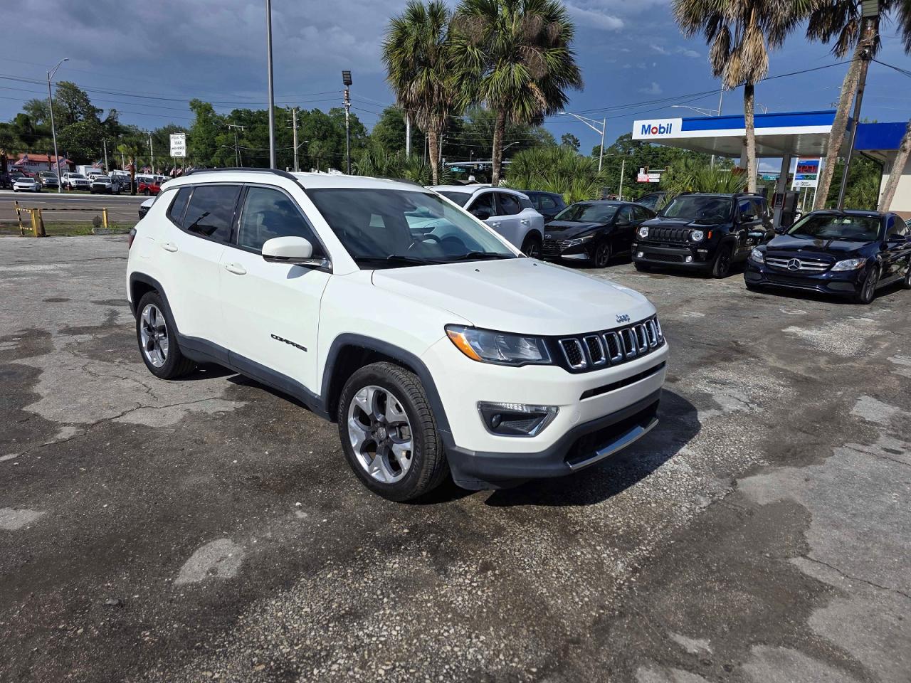 Salvage Jeep Compass Image