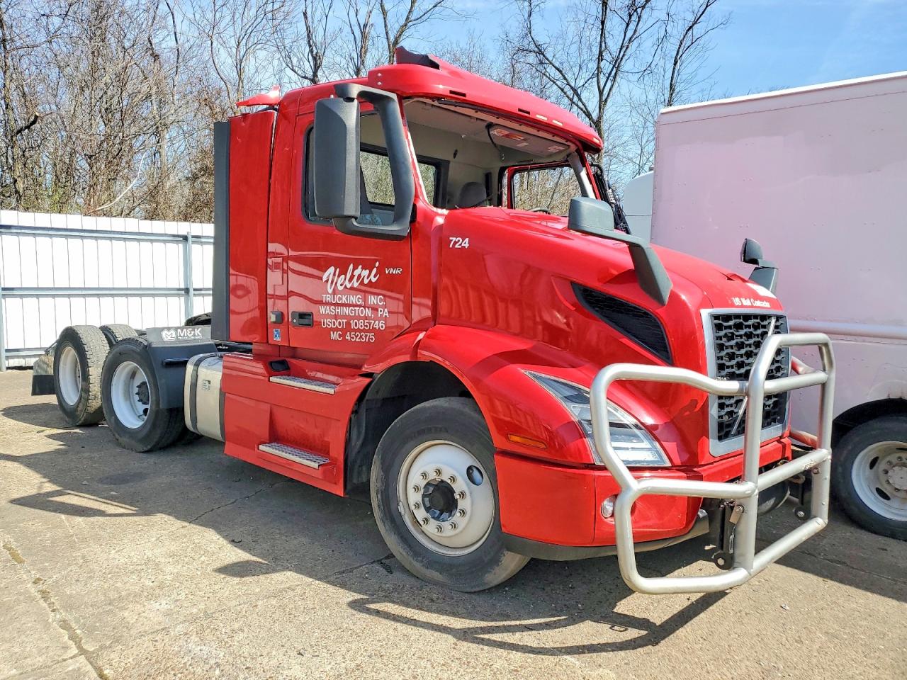 Salvage Volvo Vnr Image