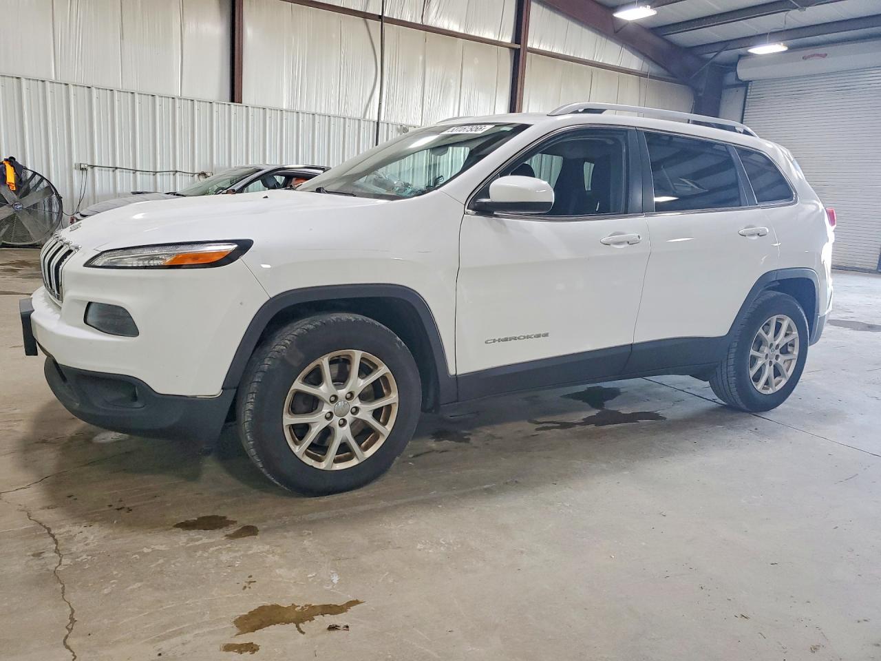 Salvage Jeep Cherokee Image