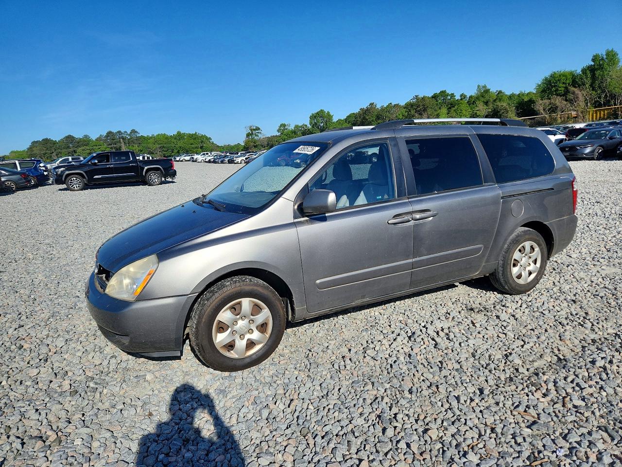Salvage Kia Sedona Image