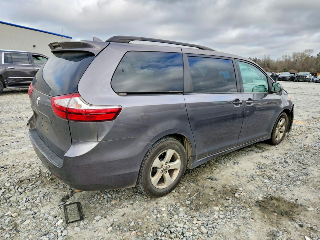 Toyota Sienna Le 8-passenger