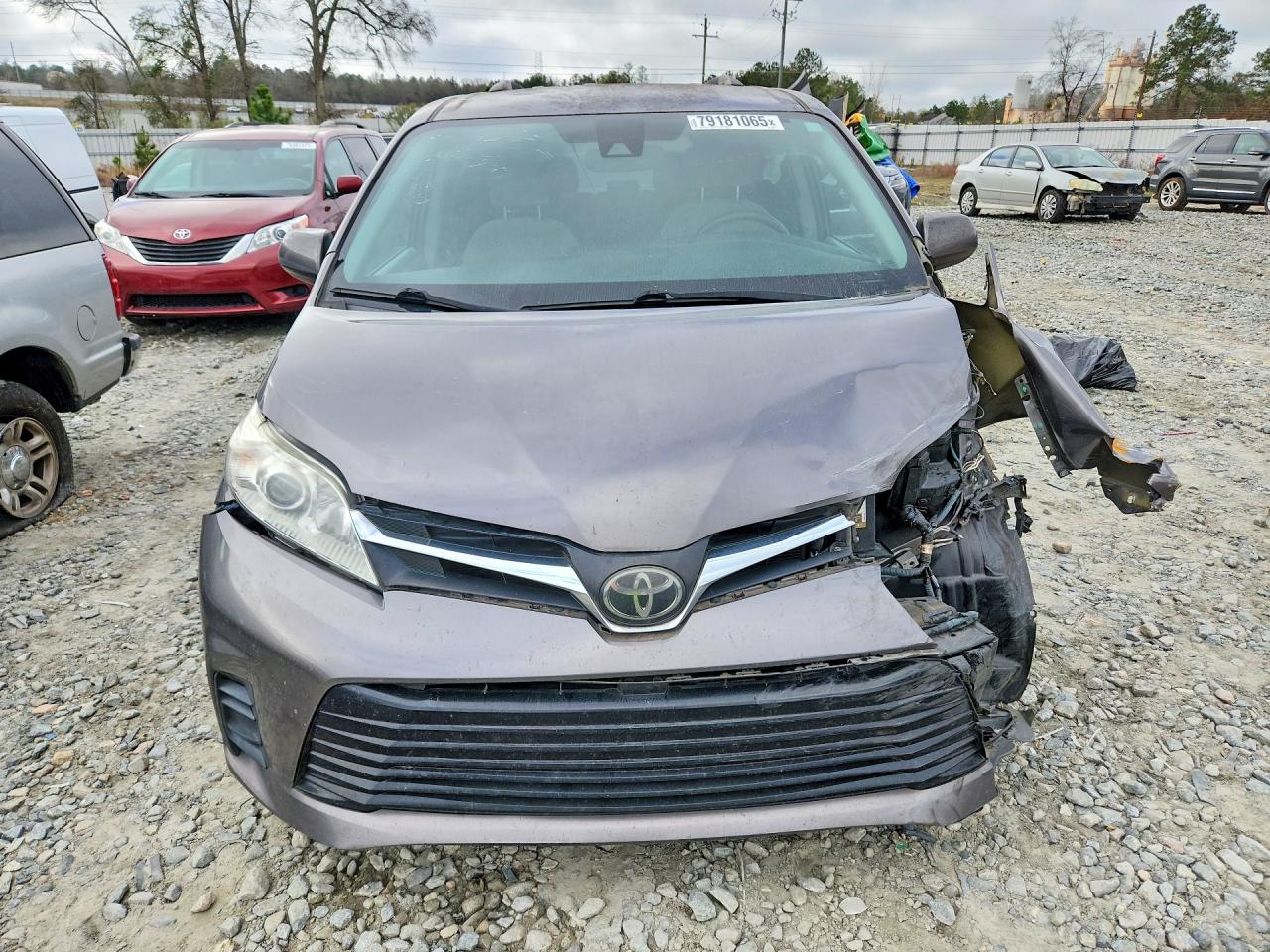 Toyota Sienna Le 8-passenger