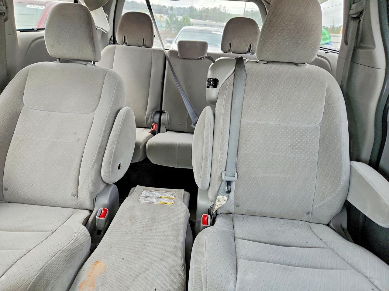 Toyota Sienna Le 8-passenger