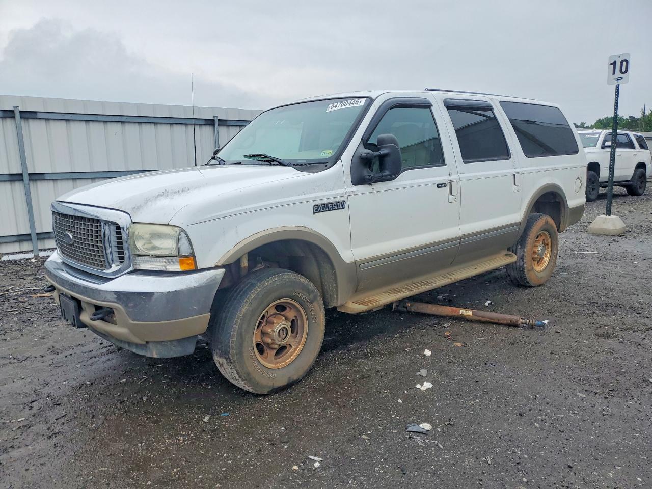 Salvage Ford Excursion Image