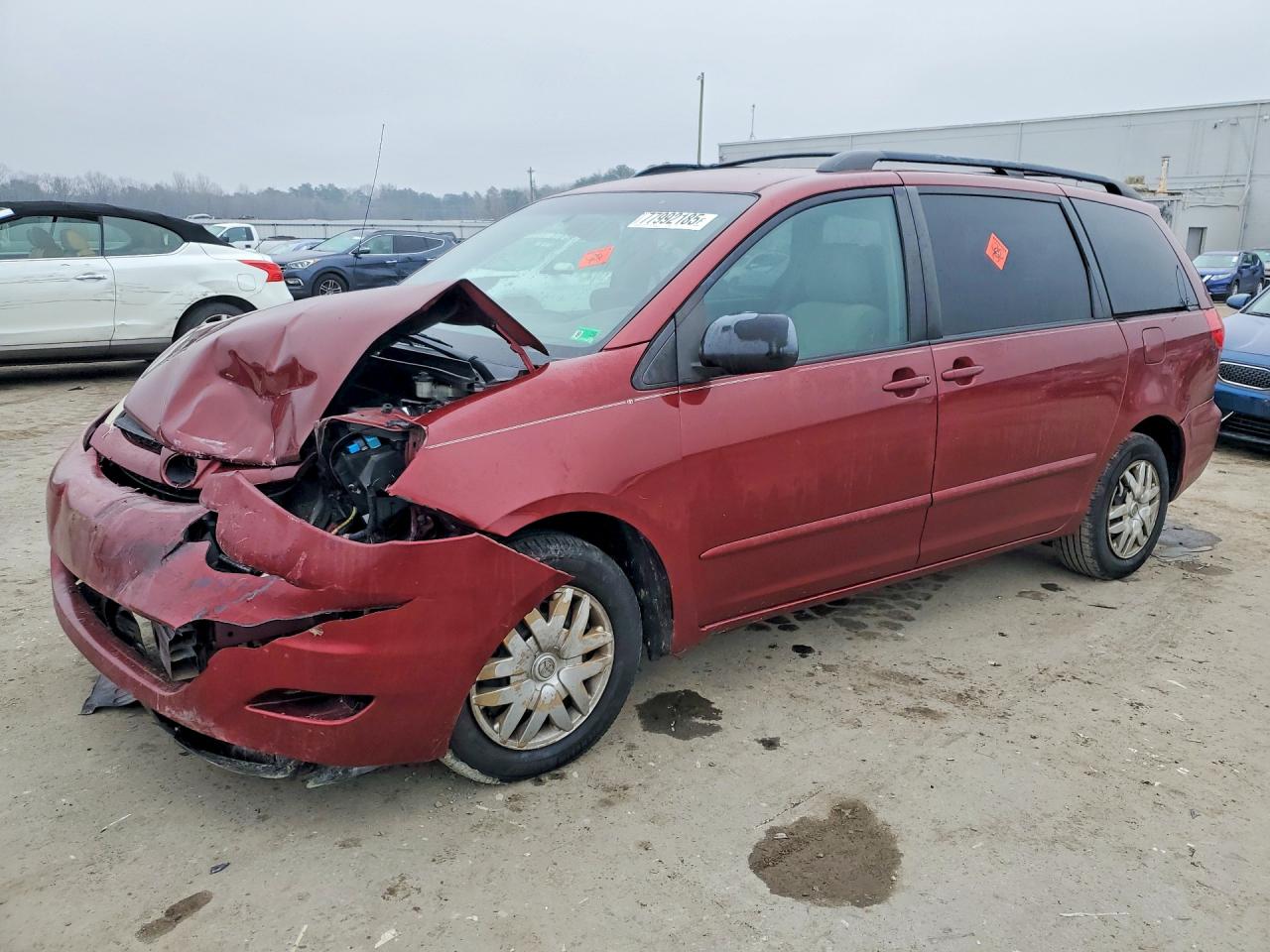 Salvage Toyota Sienna Image