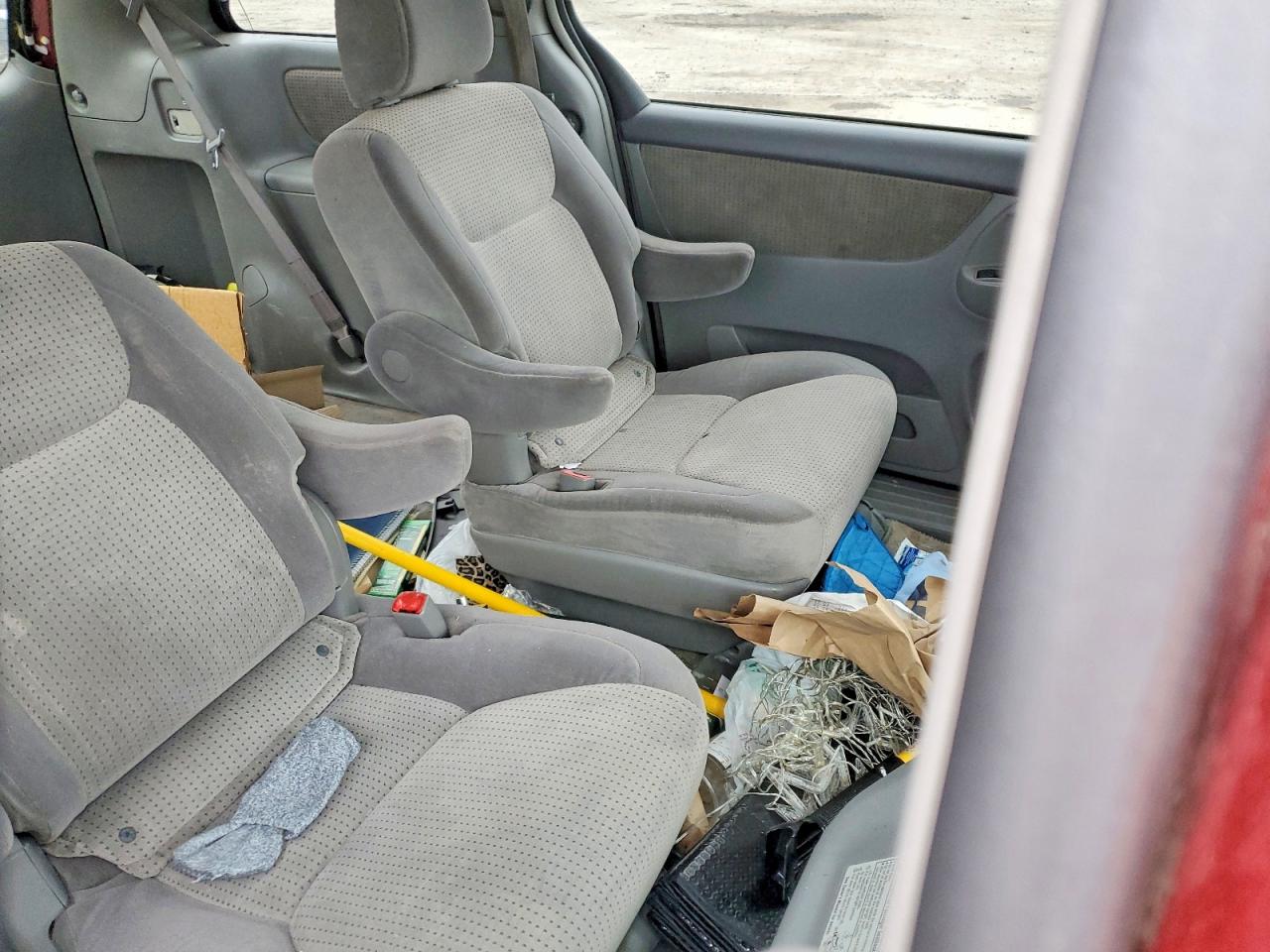 Toyota Sienna Ce