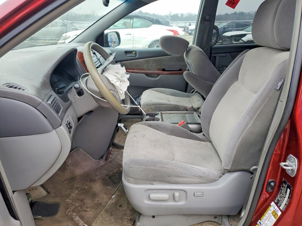 Toyota Sienna Ce