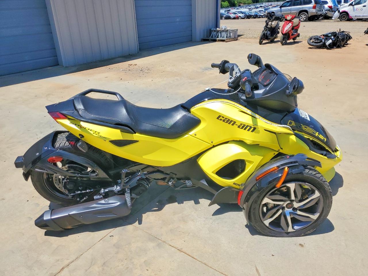 Salvage Can-Am Spyder Image