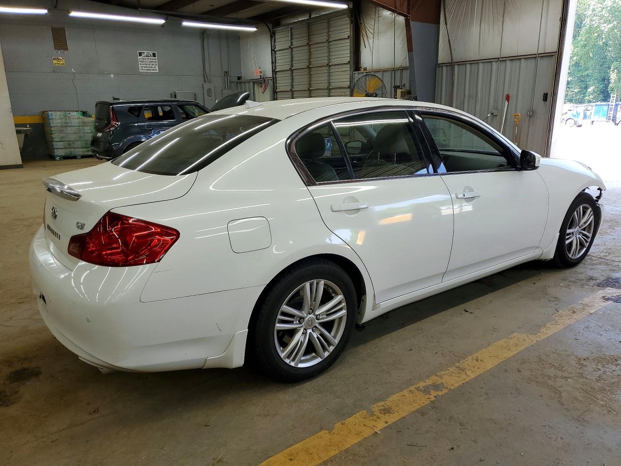 INFINITI G37 Journey