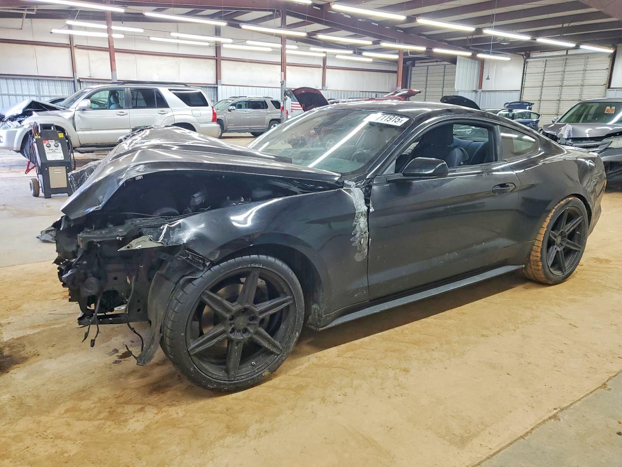 Salvage Ford Mustang Image