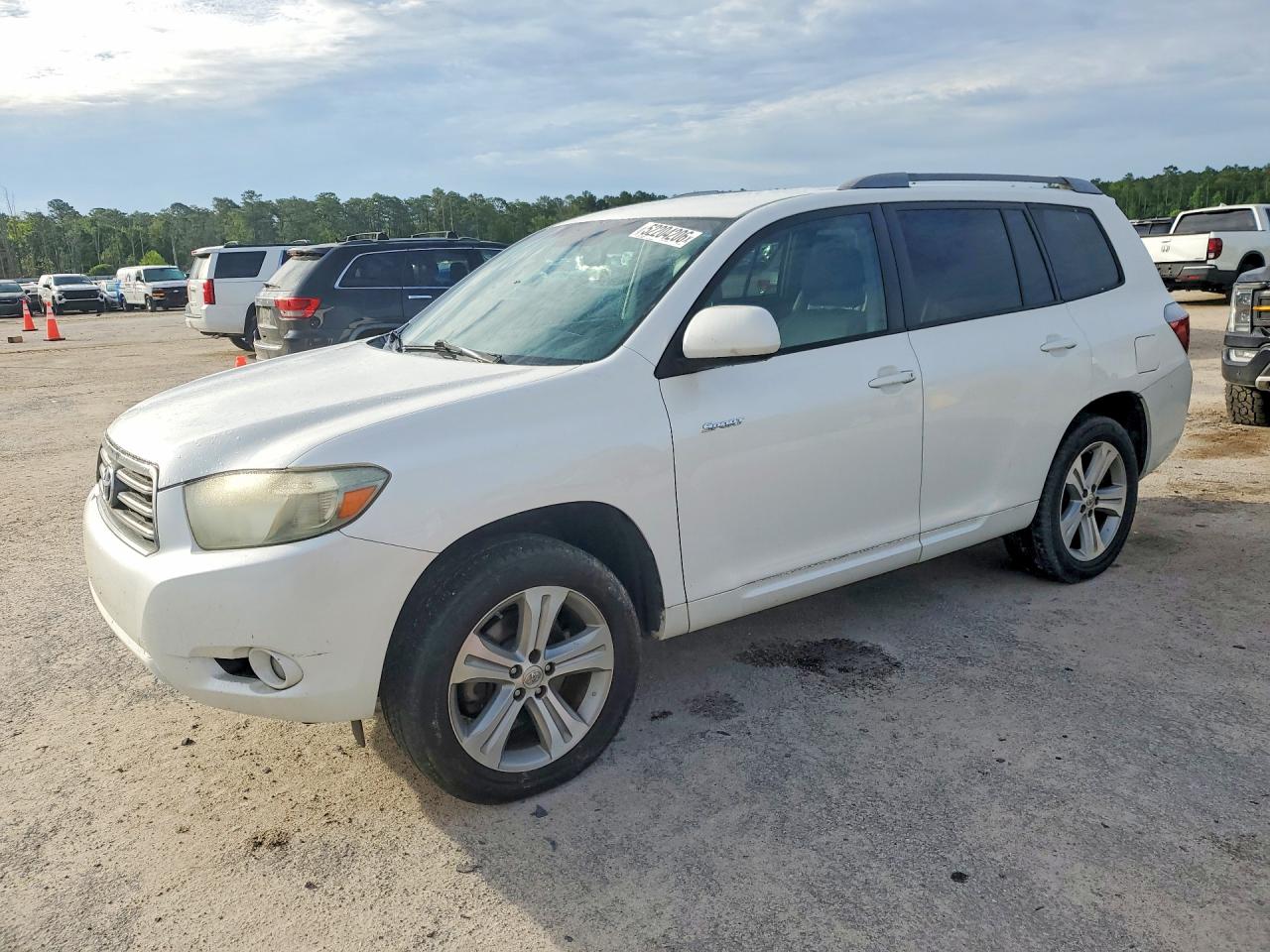 Salvage Toyota Highlander Image