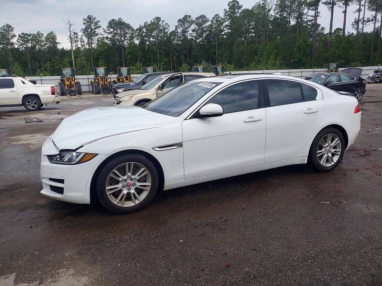 Salvage Jaguar XE Image
