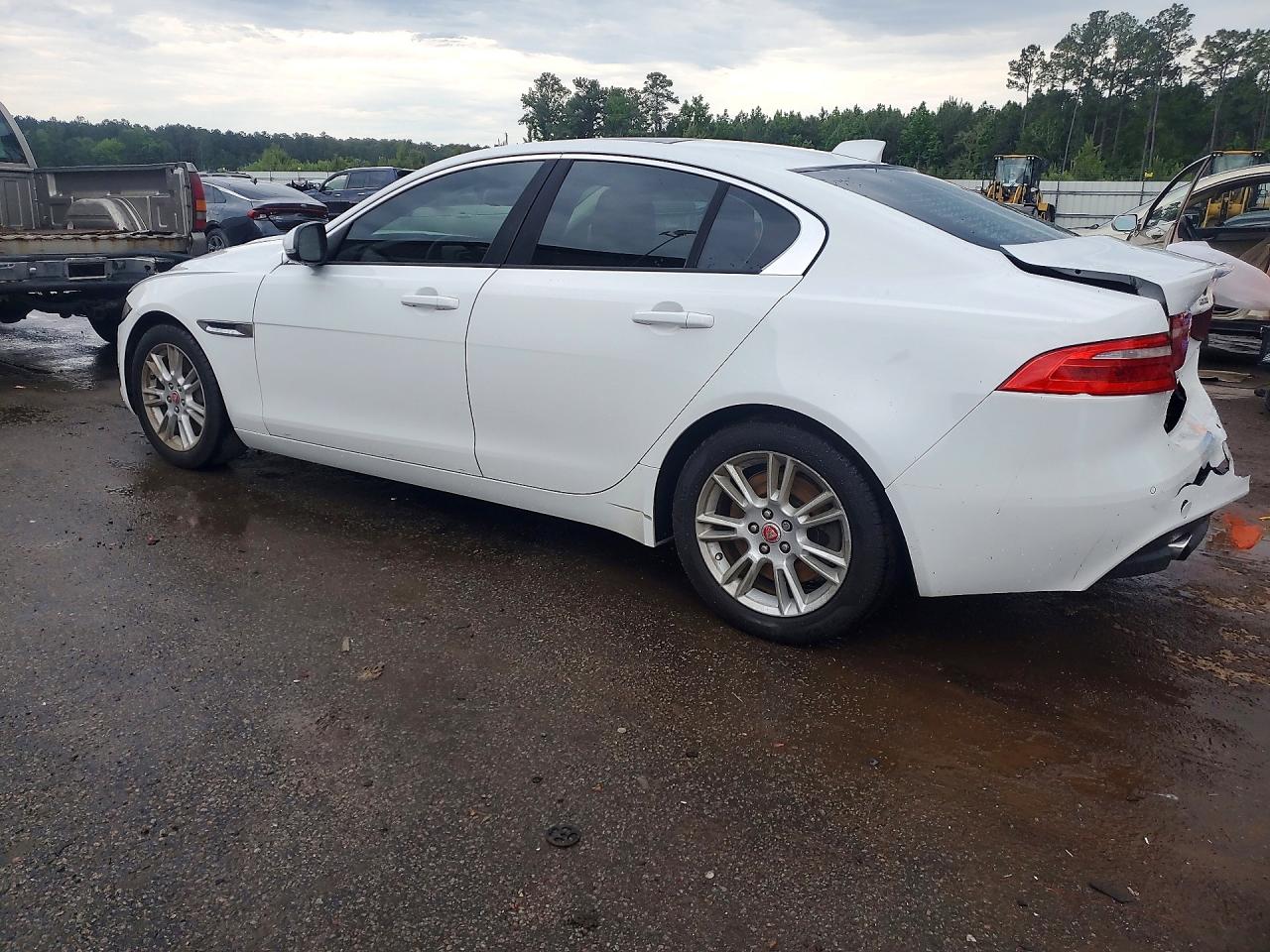 Jaguar XE Premium