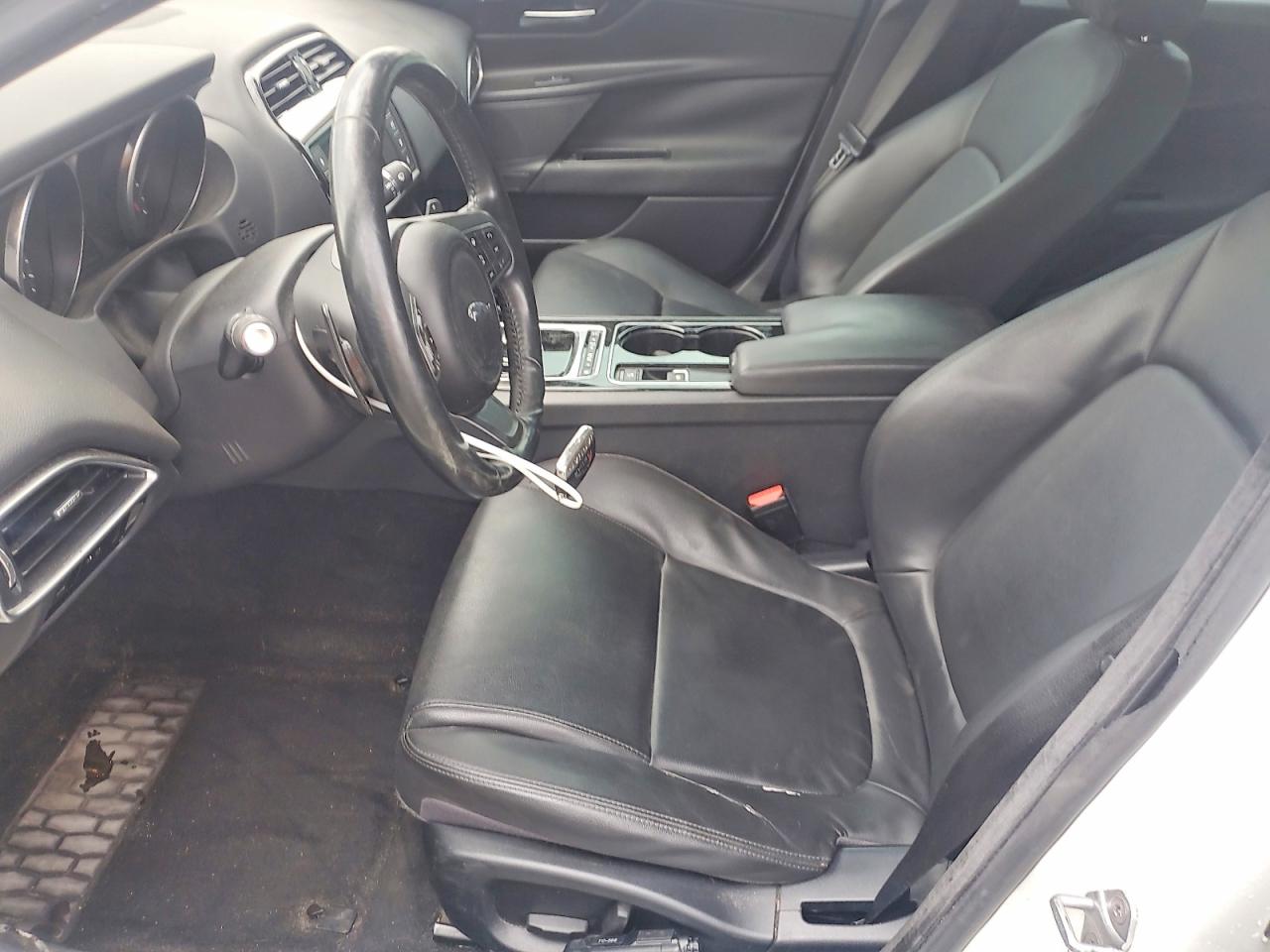Jaguar XE Premium