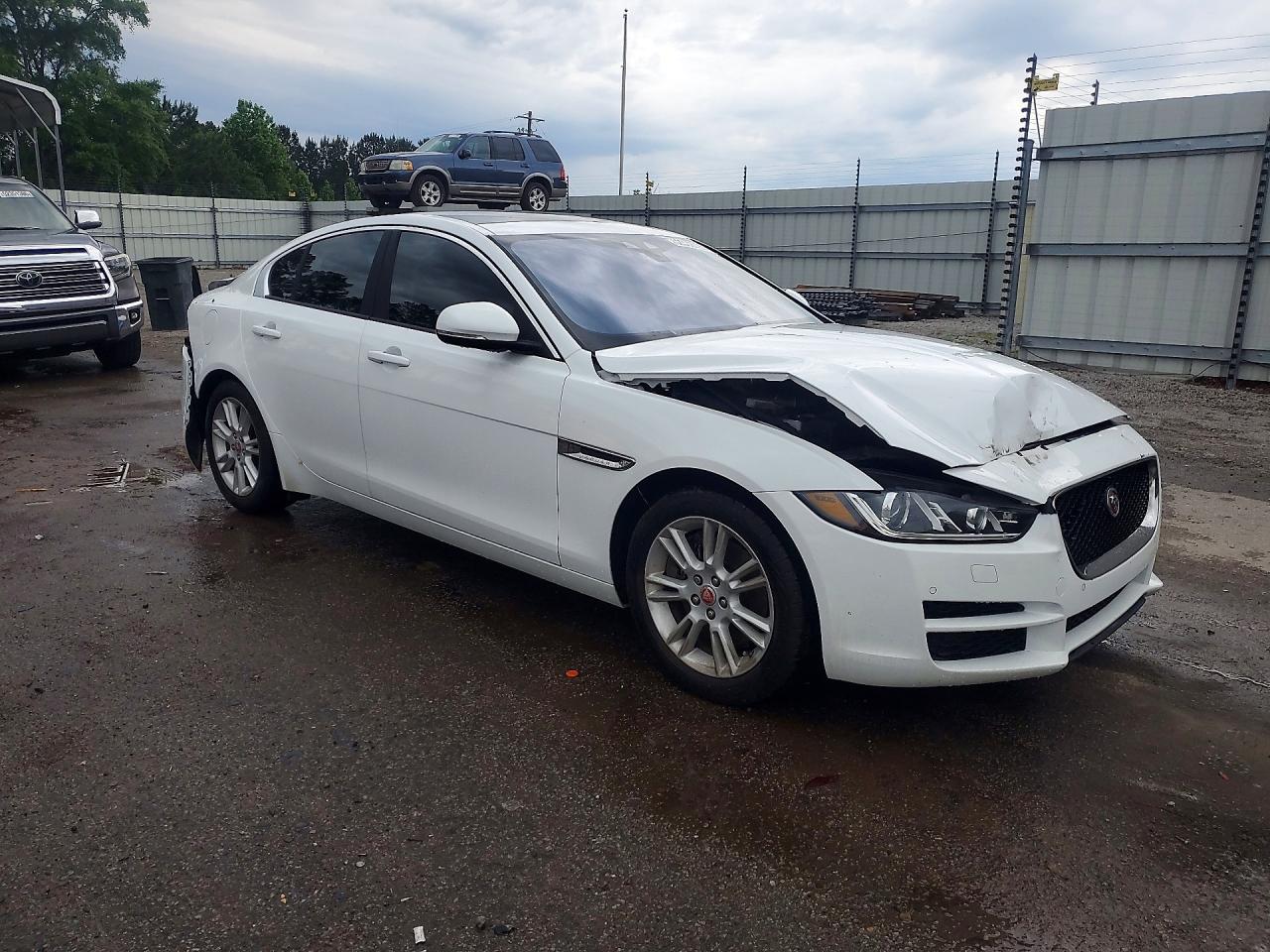 Jaguar XE Premium
