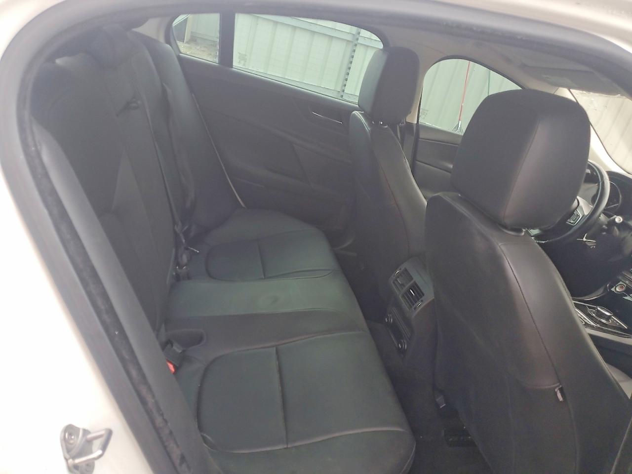 Jaguar XE Premium
