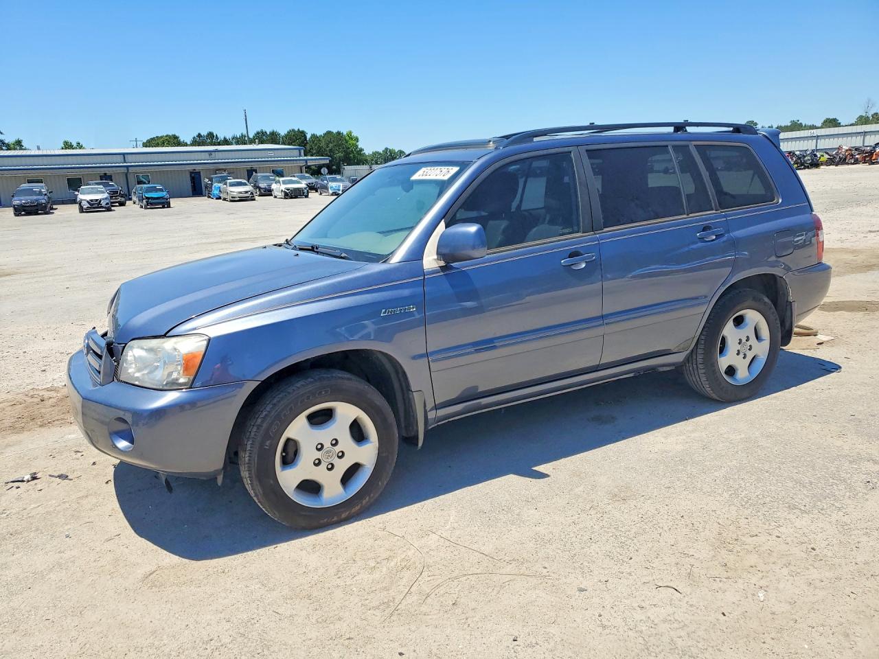 Salvage Toyota Highlander Image
