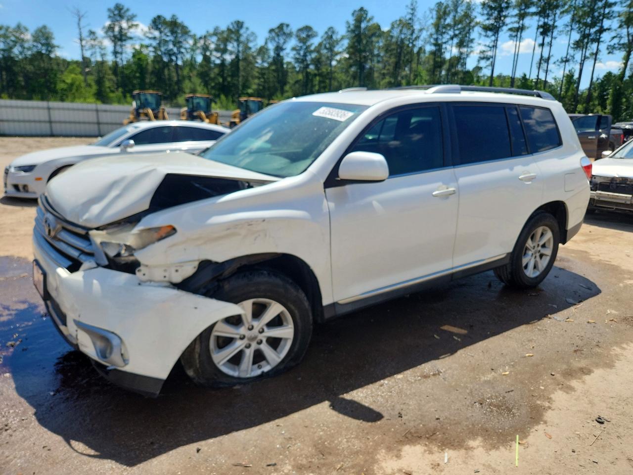 Salvage Toyota Highlander Image