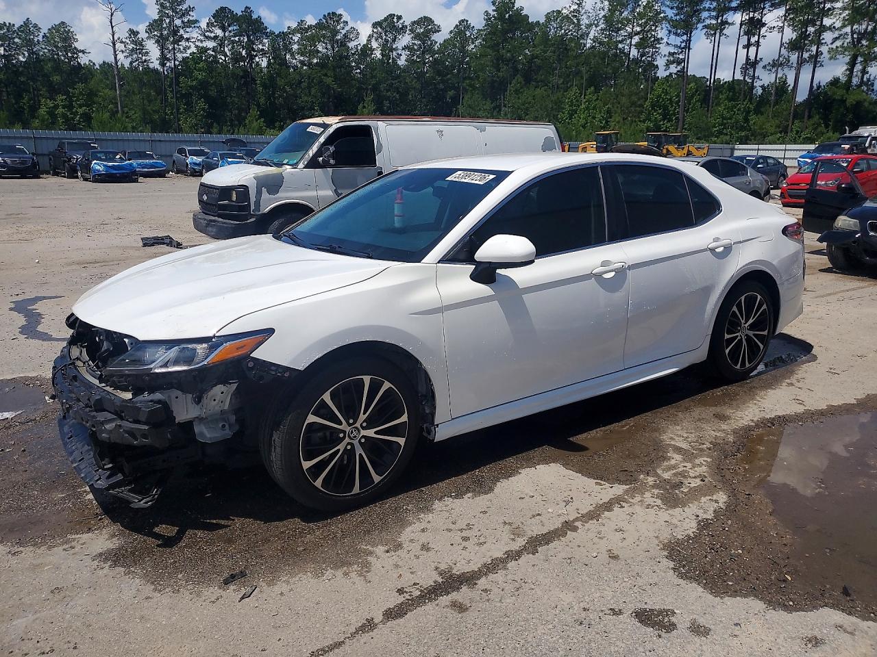 Salvage Toyota Camry Image