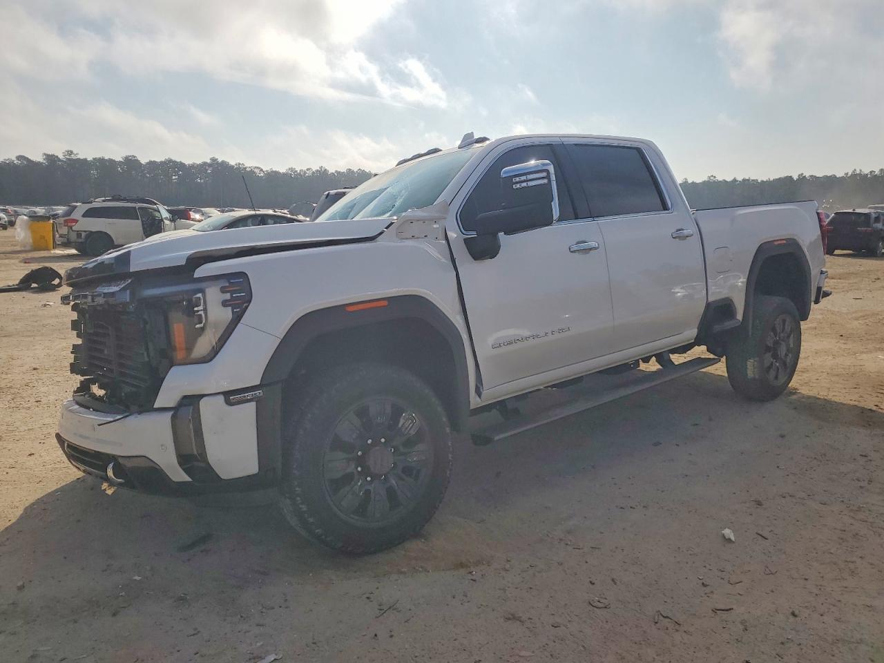 Salvage GMC Sierra Image