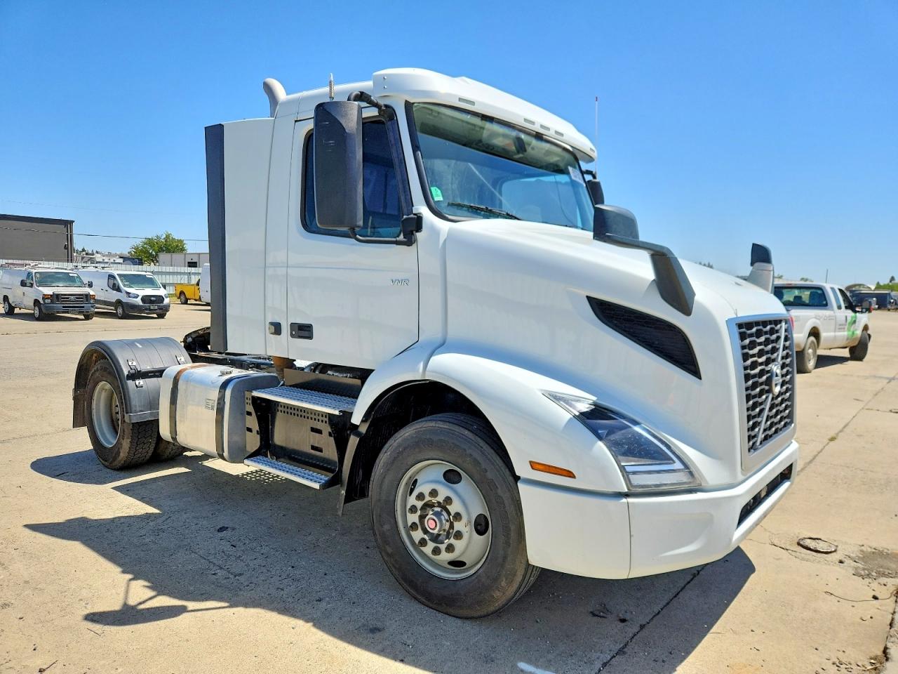 Salvage Volvo Vnr Image