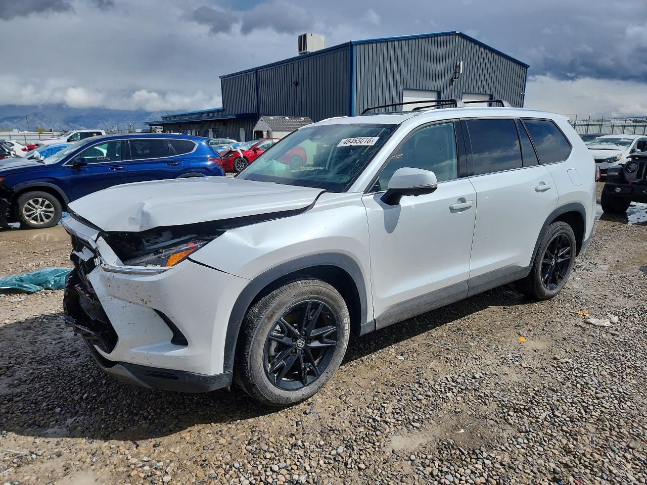 Salvage Toyota Grand High Image