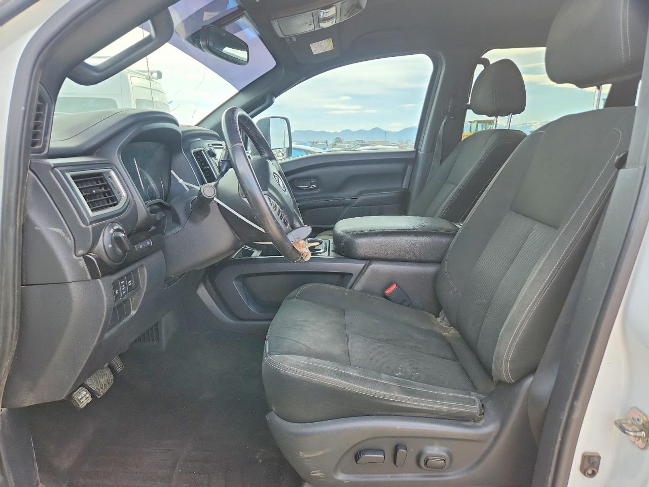Nissan Titan Sv