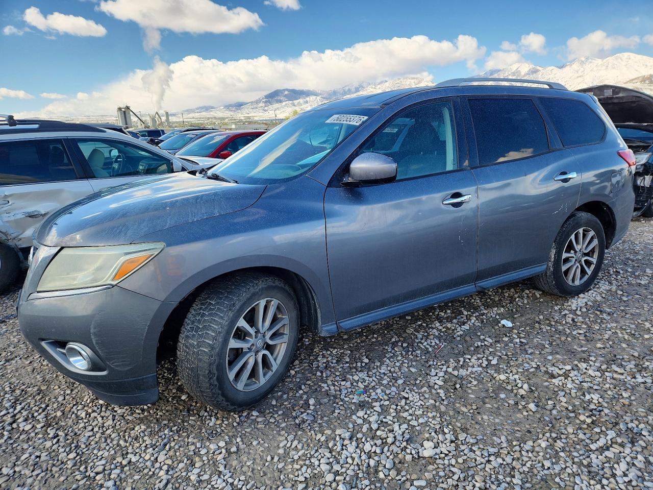 Salvage Nissan Pathfinder Image