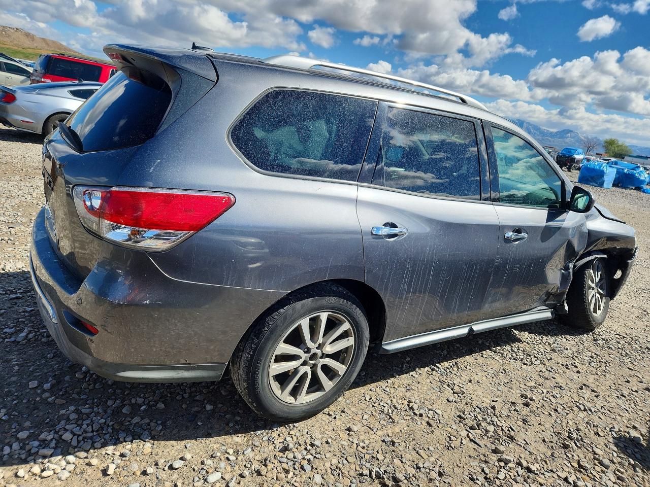 Nissan Pathfinder S