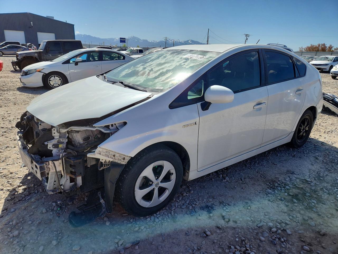 Salvage Toyota Prius Image