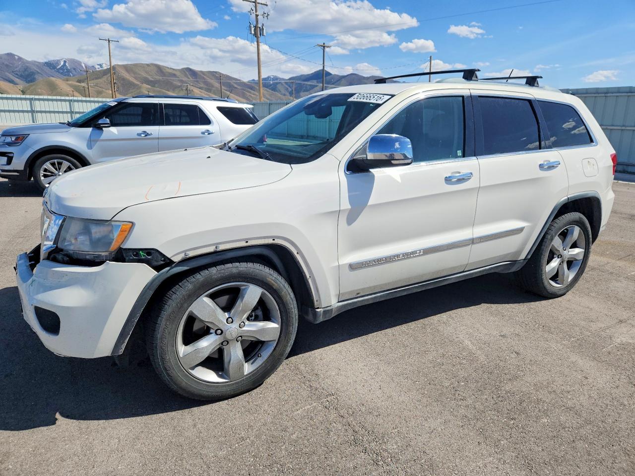 Salvage Jeep Cherokee Image