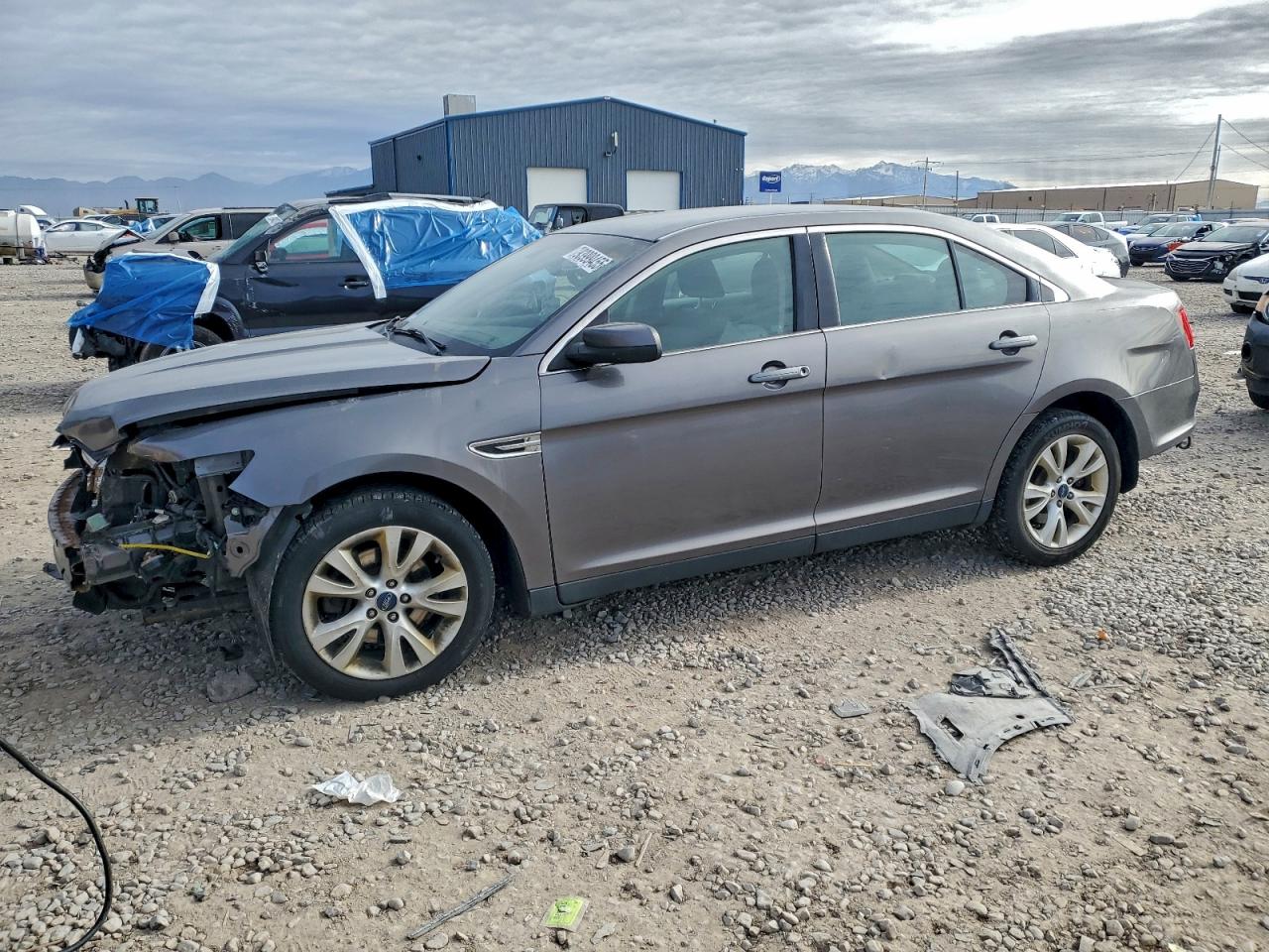 Salvage Ford Taurus Image
